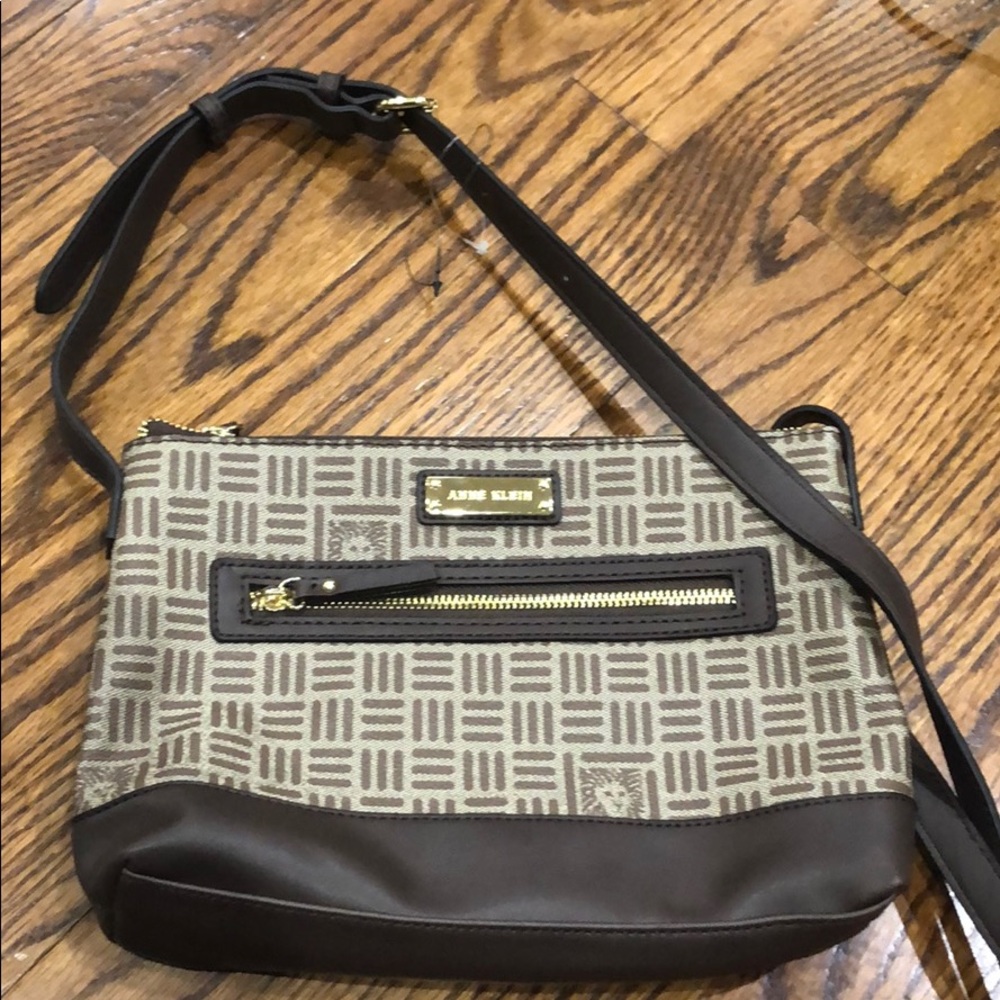 BRAND NEW PURSE!!!